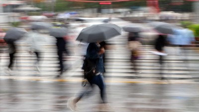 Meteoroloji'nin yayımladığı son rapora göre İstanbul dahil olmak üzere birçok ilde sağanak yağış etkili olacak! Uzmanlar olumsuzluklara karşı uyarıyor