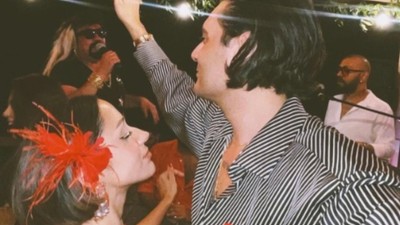 Zeynep Bastık yeni aşkı Ali Can Ayyıldız'ı kucak pozuyla duyurmuştu! Gelen yorum sonrası güzellik sırrını açıkladı