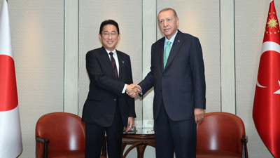 Cumhurbaşkanı Erdoğan, Japonya Başbakanı Fumio ile görüştü