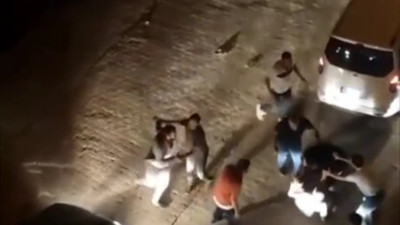 Şanlıurfa'da, sokak ortasındaki kavga kamerada