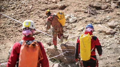 Keşif çalışması için Morca Mağarası'na inen ve orada mide kanaması geçiren ABD'li dağcının tahliyesi sürüyor! Son 500 metre... "Her şeye hazırlıklıyız"