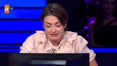 Kim Milyoner Olmak İster'de duygu dolu anlar! "Kazanırsam kendime estetik kol yaptıracağım" diyen Rabia'nın hikayesi yüreklere dokundu