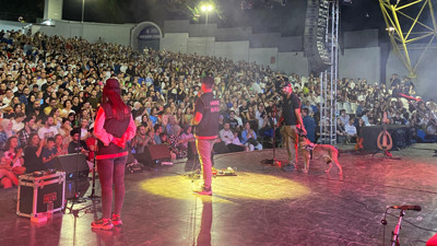 Bursa'da Dedublüman konserinde uyuşturucu uyarısı! Narkotik köpeğiyle sahneye çıktılar