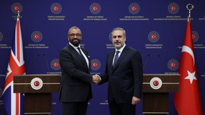Dışişleri Bakanı Fidan, Birleşik Krallık'taki mevkidaşı ile ortak basın toplantısı düzenledi
