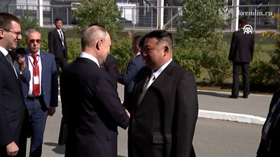 Putin ve Kim Jong-un bir araya geldi! Dünya buluşma yerini konuşuyor