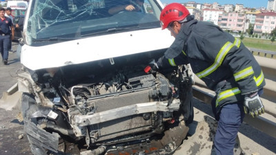 Samsun'da meydana gelen kazada 5 araç birbirine girdi!