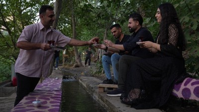 Sınırda çay keyfi: Irak'ta demlenen çaylar İran'da içiliyor