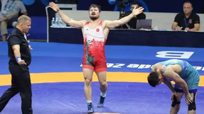 Ali Cengiz Dünya Güreş Şampiyonası'nda finale yükseldi