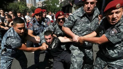 Ermenistan'da darbe girişimi iddiasıyla 8 komutan gözaltında