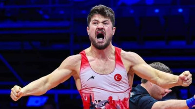 Milli güreşçi Ali Cengiz, Macar rakibini yenerek altın madalya kazandı