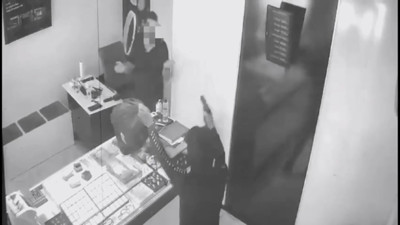 İzmir'de kuyumcu soyguncuları dedektif gibi takiple yakalandı