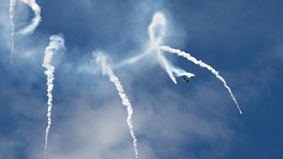TEKNOFEST İzmir'in 2. gününde çocuklar hayallerindeki uçaklara dokundu