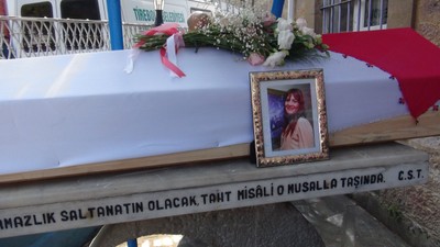 Oyuncu Seda Fettahoğlu, memleketinde toprağa verildi! Çocuklar Duymasın'daki rol arkadaşları yalnız bıraktı