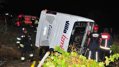 Manisa'da yolcu otobüsü üzüm bağına uçtu: 15 yaralı