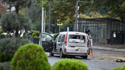 Ankara'daki terör saldırısı sonrası hükümetten ve siyasilerden peş peşe mesaj geldi