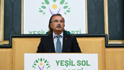 Yeşil Sol'un grup toplantısında bir garip an! Çekilen kare akılları karıştırdı