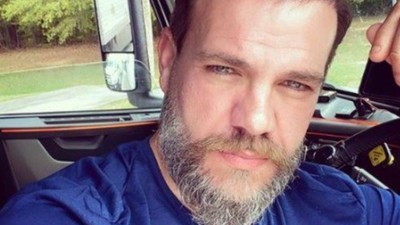 Amerika'da TIR şoförlüğü yapan Tolga Karel Türkiye etrafında gelişen savaşlarla ilgili paylaşım yaptı! "Ateş çemberi içinde kaldık"