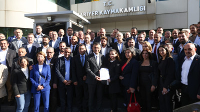 CHP İstanbul İl Başkanı seçilen Özgür Çelik mazbatasını aldı! Kucaklaşmaya geliyoruz