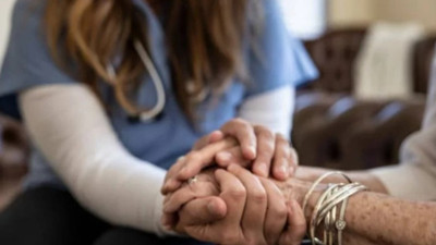 Bakıma ihtiyacı olan vatandaşlar ve ailelerine ödenen 'evde bakım yardımı' hesaplara yatmaya başladı