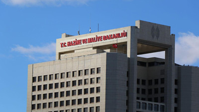 Hazine 24,3 milyar lira borçlandı