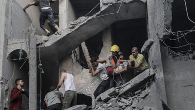 İsrail gece yarısı saniyede bir Gazze'yi bombaladı! Çok sayıda kişi hayatını kaybetti