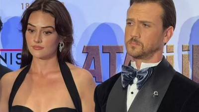 Aras Bulut İynemli'nin Atatürk galasındaki halleri sosyal medyada gündem oldu! 'Rolden çıkamamış'