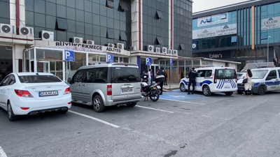 Kızıyla boşanma davası olan damadını adliye önünde tabanca ile ateş ederek öldürdü