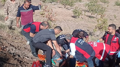 Siirt'te ayağını çapa makinesine kaptıran çiftçi ağır yaralandı