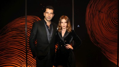 Sinem Kobal ve Kenan İmirzalıoğlu 'ihanet' iddialarına mutluluk pozuyla cevap verdi