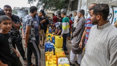 Gazze'ye giden su borularındaki akışın durdurulması sonucu kentte susuzluk yaşanıyor