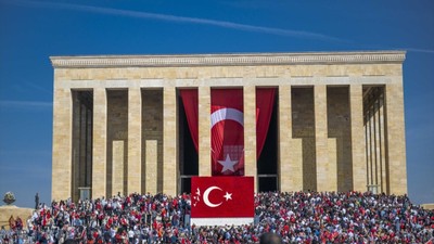 100. Yıl Kutlamaları nedeniyle Anıtkabir'de dün ziyaretçi rekoru kırıldı