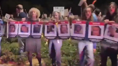 İsraillilerden Netanyahu'ya evinin önünde protesto! Ne zaman gelsen ölüm getiriyorsun