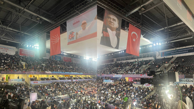 Kemal Kılıçdaroğlu'nu destekleyen sağ tribündeki partililer alanı terk etti!