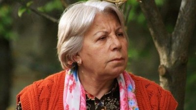 Ünlü oyuncu Zerrin Sümer'den bomba itiraf! Meğer 22 yıllık sevgilisiyle aylar önce evlenmiş