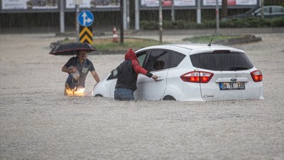 Meteoroloji'nin uyarılarının ardından bir uyarı da İstanbul Valiliği'nden geldi! 13 şehirde etkili olacak... 13 Kasım hava nasıl olacak?