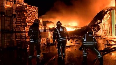 Son Dakika: İstanbul Esenyurt'ta kimyasal madde deposunda yangın! 4 saatlik çalışma sonucu kontrol altına alındı