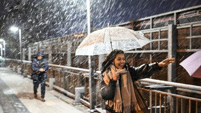 İstanbul'da beyaz masal başladı!❄ Balkanlardan gelen soğuk hava yurda giriş yaptı! Atkıları, bereleri çıkarın 🧤🧣 Meteoroloji'den uyarılar gelmeye başladı⛄