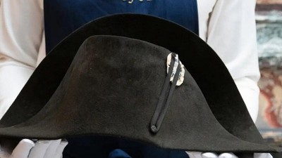 Napolyon Bonapart'ın şapkası Paris'te açık arttırmada satılacak!