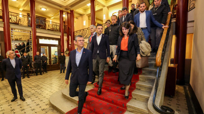 Yeni söylemler, eski alışkanlıklar! Özgür Özel, Pervin Buldan ile poz verdi