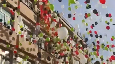 Sırbistan'da Filistinli çocuklara destek amacıyla gökyüzüne balon bırakıldı