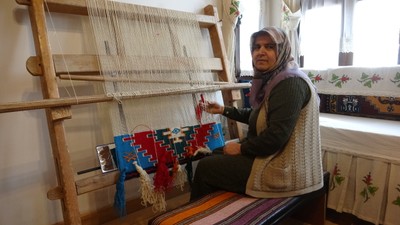 500 yıllık kilim dokuma sanatını hala devam ettiriyor