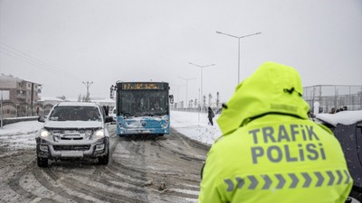 Kar ve tipi dolayısıyla Erzurum-Bingöl kara yolu tonajlı araçların geçişine kapatıldı