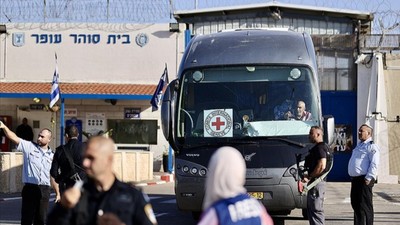 Serbest bırakılan esirden Hamas'a teşekkür: Kızım Gazze'de kendini kraliçe olarak görüyordu