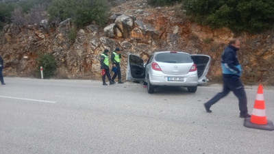 Isparta'nın Uluborlu ilçesinde meydana gelen kazada 1 kişi hayatını kaybetti 4 kişi ise yaralandı