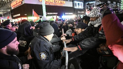 ABD polisi Filistin destekçilerine saldırdı