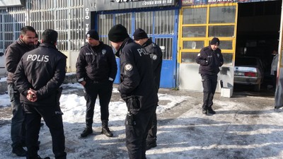 Devriye gezen polisin dikkati, 2 gencin hayatını kurtardı
