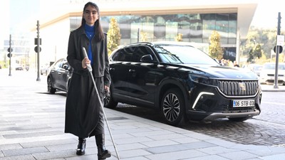 Kör gözleriyle geleceği gören Zülal, dünyada olmayanı yaptı! Geliştirdiği 'From Your Eyes' teknolojisinin ilk müşterisi Togg