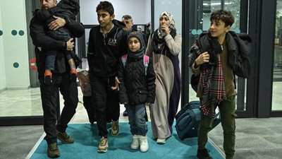 Gazze'den tahliye edilen 130 Türk vatandaşı Mısır üzerinden İstanbul'a ulaştı