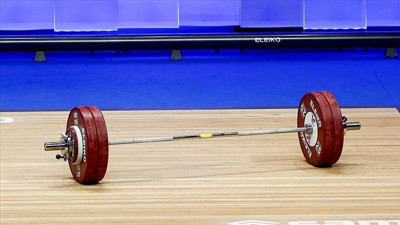 Milli halterciler Katar'da podyuma çıkacak