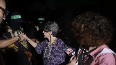 Serbest bırakılan İsrailli esir kadından olay olan itiraf! Bizi Hamas'ın değil İsrail'in öldürmesinden korkuyorduk